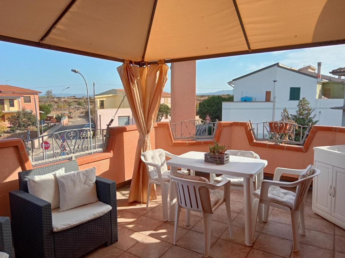 Casa Vacanza Le 2 Isole Suni Exterior foto